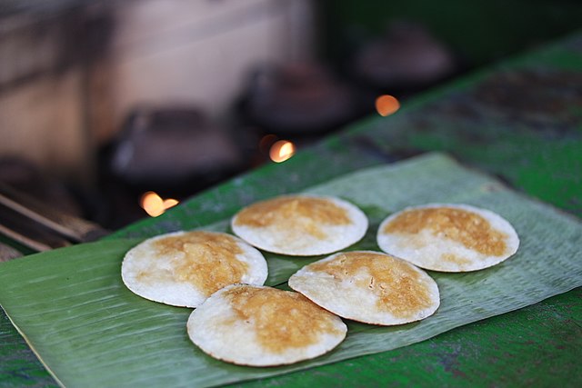 socialexpat-7-indonesian-traditional-snacks-lemper-serabi-kuno.jpg