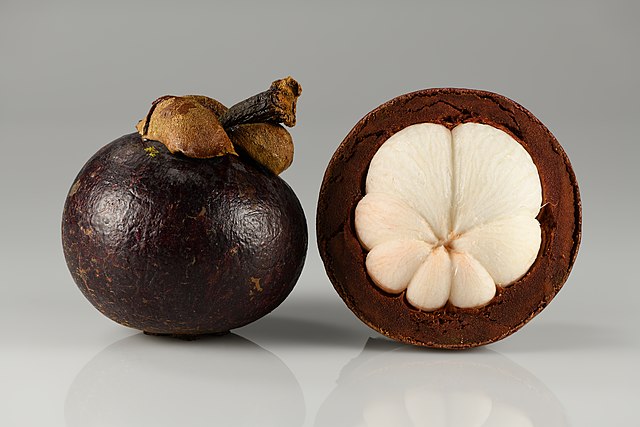 socialexpat-how-well-do-you-know-of-tropical-fruits-in-ndonesia-Ivar-Leidus-wikimedia-commons