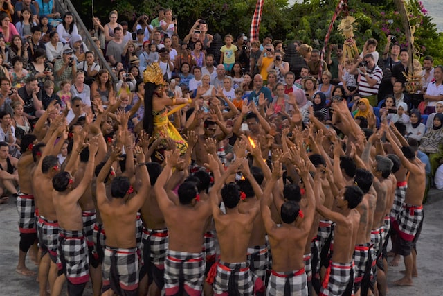 socialexpat-kecak-dance-what-is-it-about-and-where-you-can-watch-it-sifrianus-tokan-unsplash