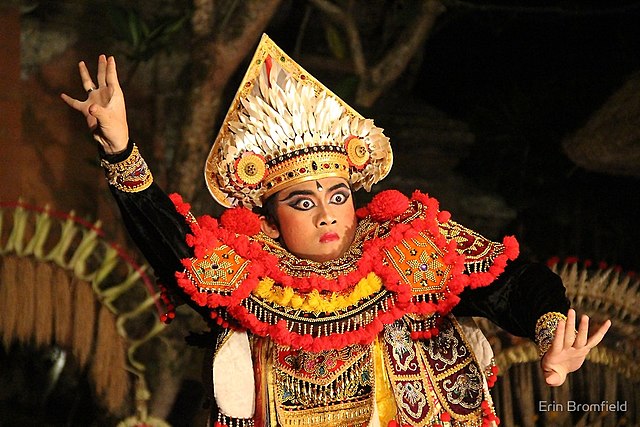 socialexpat Most Well-Known Indonesian Traditional Dances auliaalvi wikimedia commons