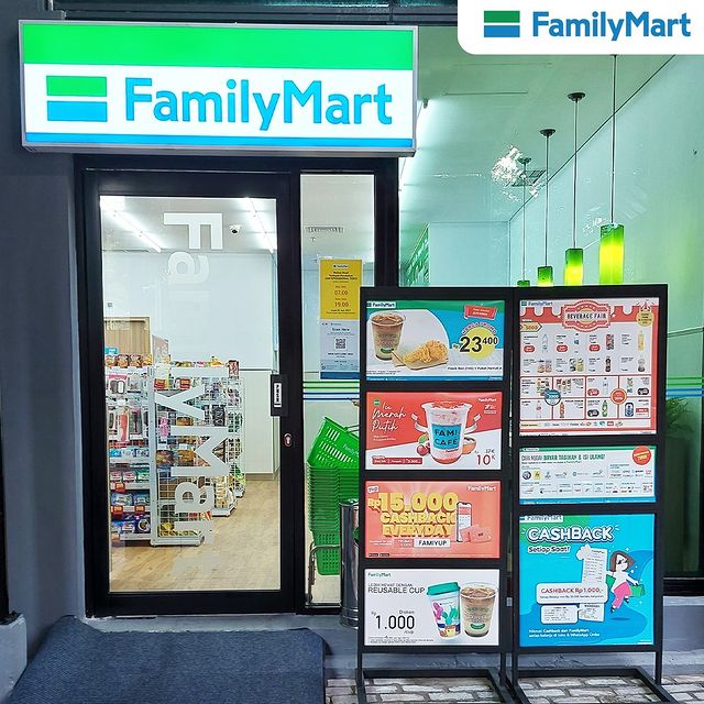 socialexpat Popular Convenience Stores in Indonesia familymartindonesia instagram