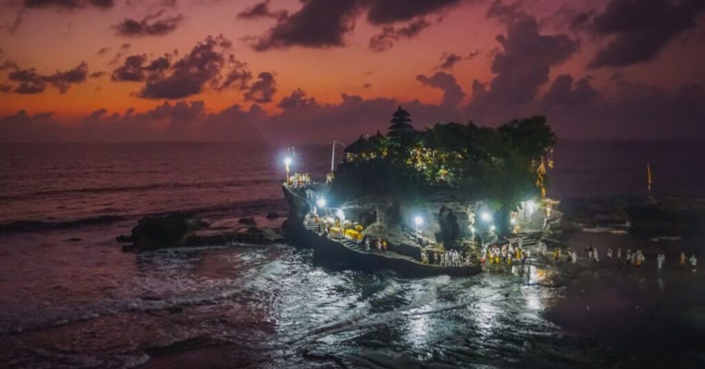 Sunset in Tanah Lot 