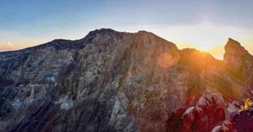 Sunrise In mount agung