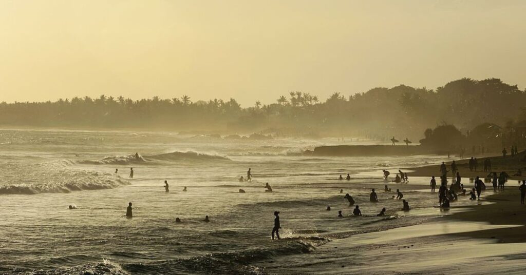 surfing sot canggu