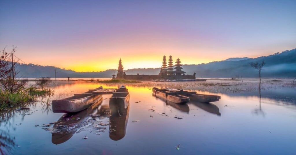 Mount tamblingan lakes in bali