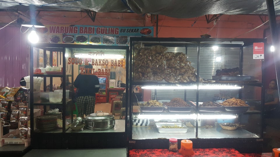 The front view of Warung Bu Made Sekar