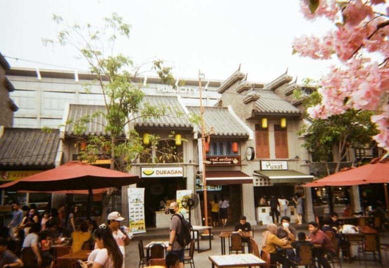 Food stalls at Pantjoran PIK.