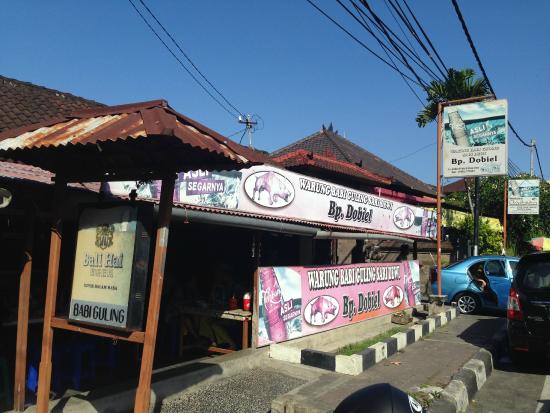 The front view of Warung Pak Dobiel