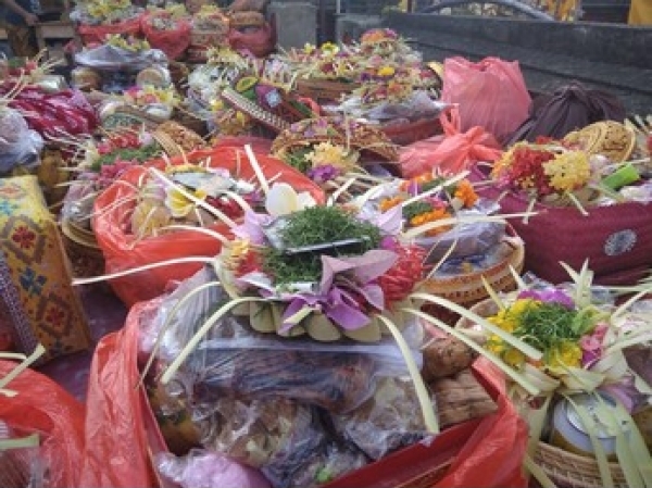 Offerings during Pagerwesi Day