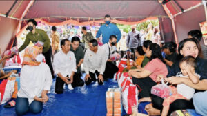 President Jokowi with Plumpang fire incident victims 