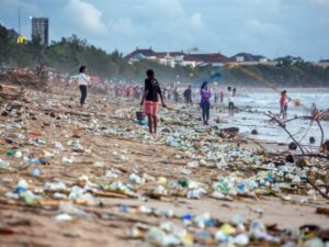 bali trash problem at kuta beach