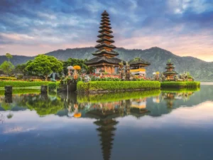 Economist in Bali Calls For an Increase in the Visa On Arrival Fee for Tourists