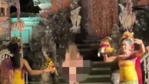 German Tourist Stripped Naked at Balinese Dance Performance in Ubud Temple 