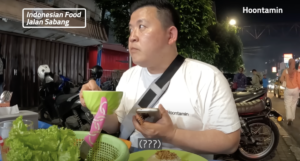 A Korean Food Vlogger Confuses Kobokan Water as A Soup During Nasi Uduk Review 