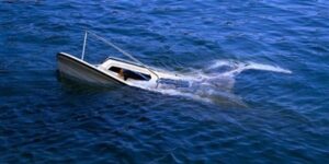 A Fast Boat Owned by a French Citizen was Found Sinking in the Sea of Nusa Penida