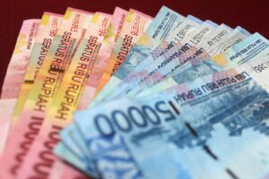 Local Taxi Driver Warns Foreign Tourists of Money Exchange Scam in Bali 