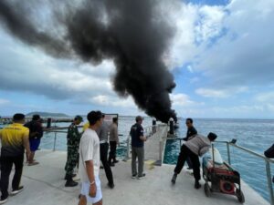 A Speedboat Caught in Fire at Nusa Penida, the Captain Struck by Fire During the Explosion
