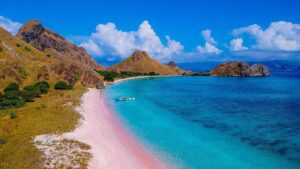 pink beach komodo island