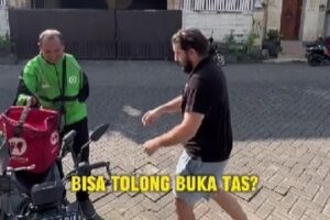 Bali Online Motorcycle Taxi Driver Receives Heartwarming Surprise from Tiktok Influencer Elias from Rescue Brothers