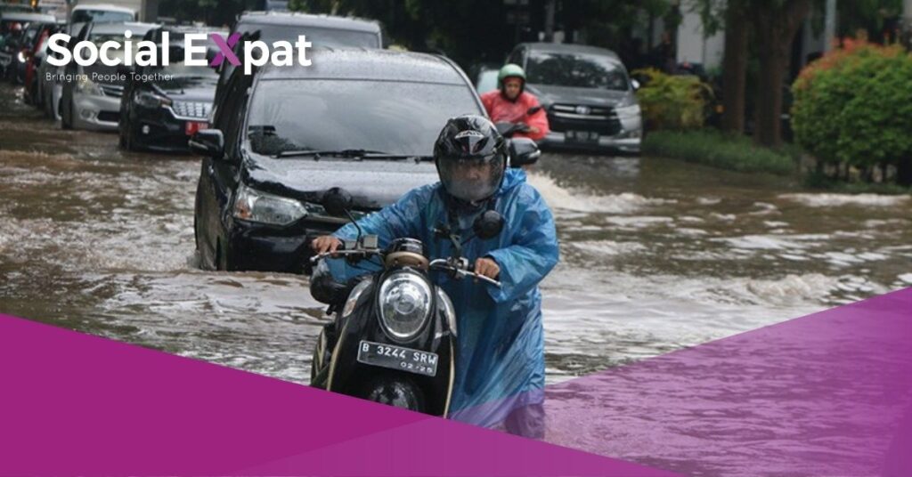 Viral video - banjir jakarta - flood jakarta