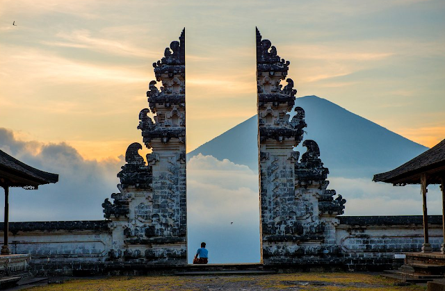 Pura Lempuyang Luhur Iconic Beautiful Bali