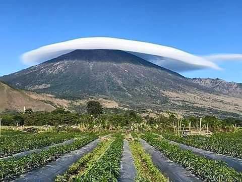 what is cap cloud lenticular clouds