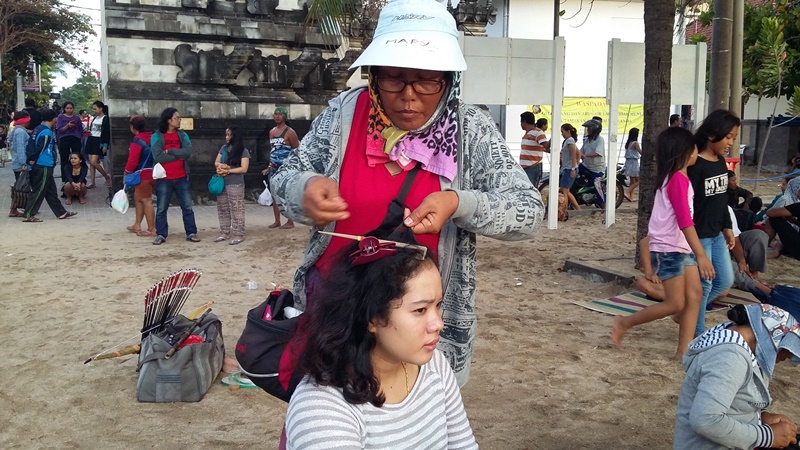 Hair braid in Kuta beach 