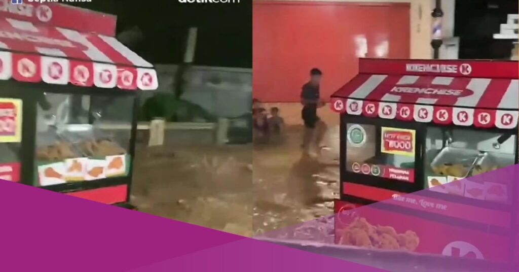 chicken cart flood in bandung