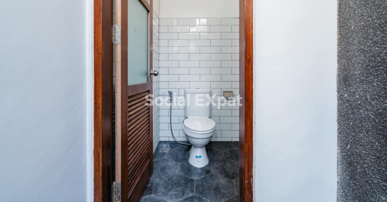 Guest Toilet - Merta Villa