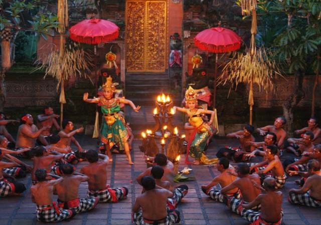 Sahadewa Barong & Fire Dance, Batubulan