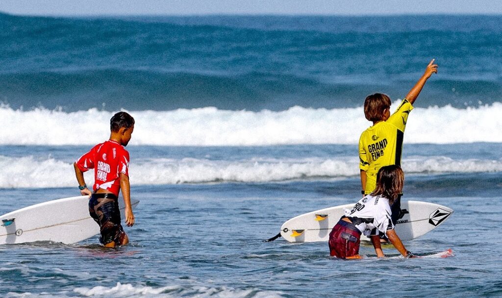 Surfing Sumbawa