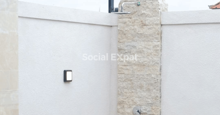 Outdoor Shower - Pierre Villa