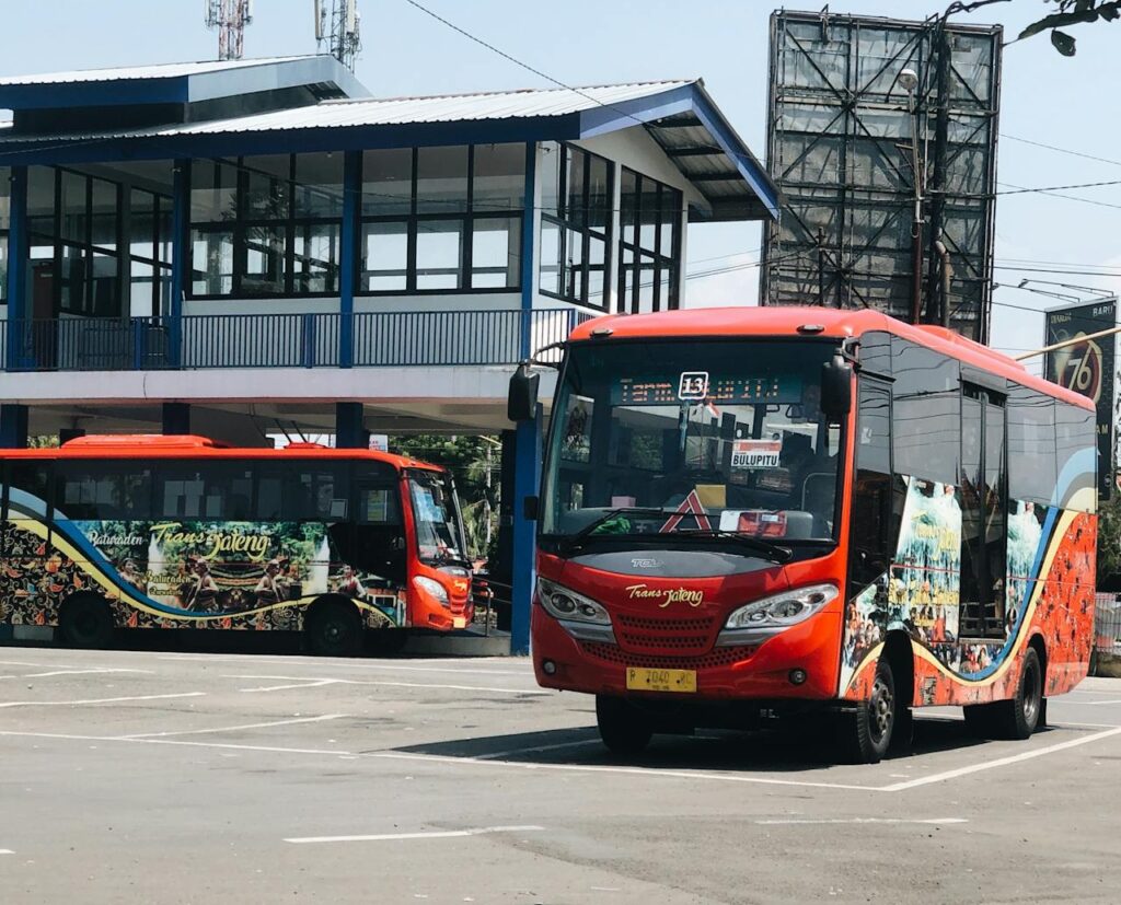 meal service indonesian buses